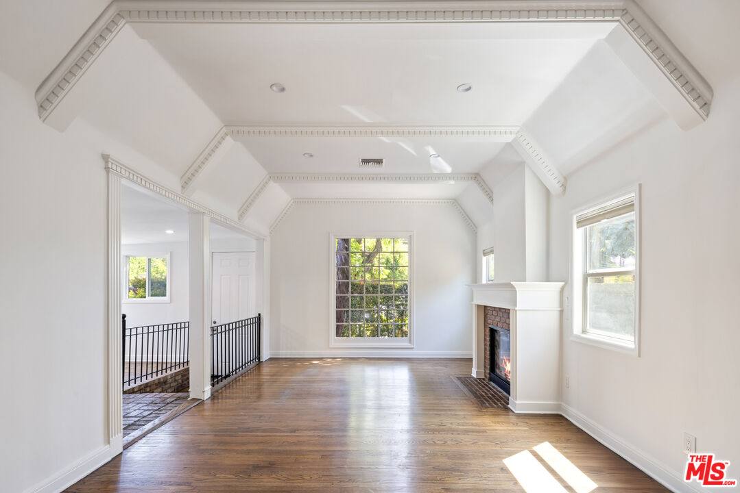 House for rent at 437 Norwich Dr, Los Angeles, CA 90048