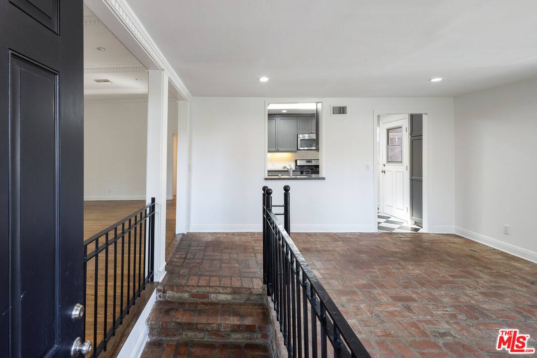 House for rent at 437 Norwich Dr, Los Angeles, CA 90048