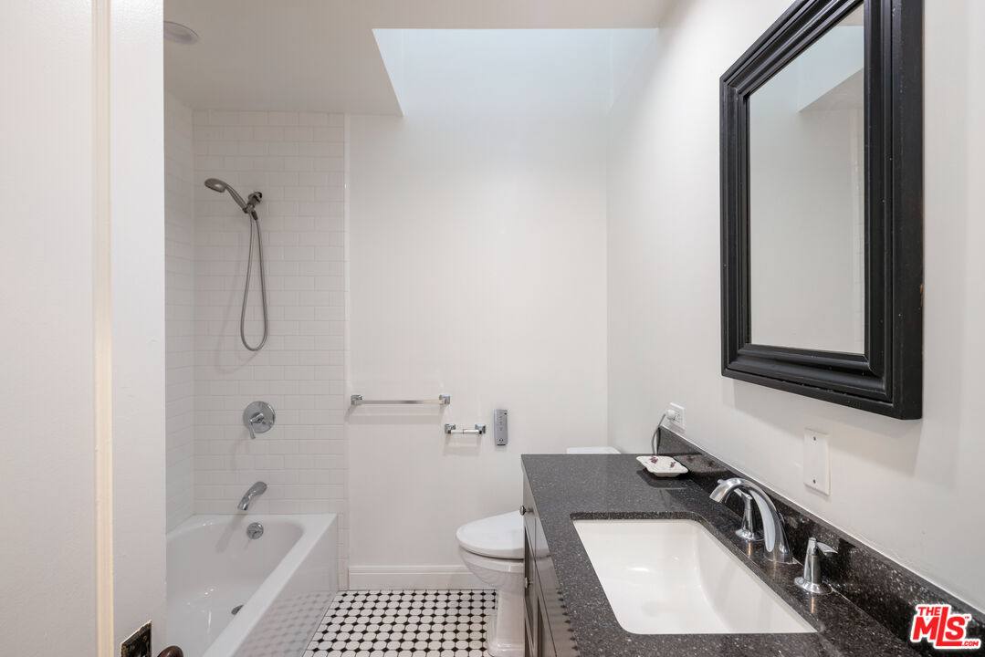 House for rent at 437 Norwich Dr, Los Angeles, CA 90048