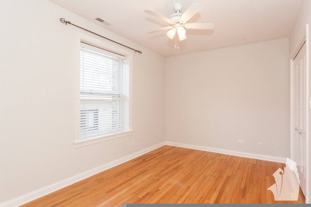 Apartment for rent at 1634 W Grace St #1, Chicago, IL 60613