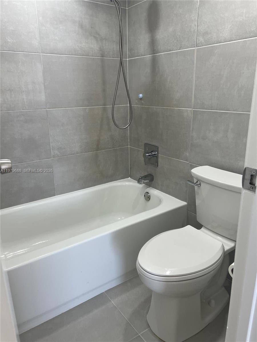 Condo for rent at 20301 W Country Club Dr #1024, Miami, FL 33180