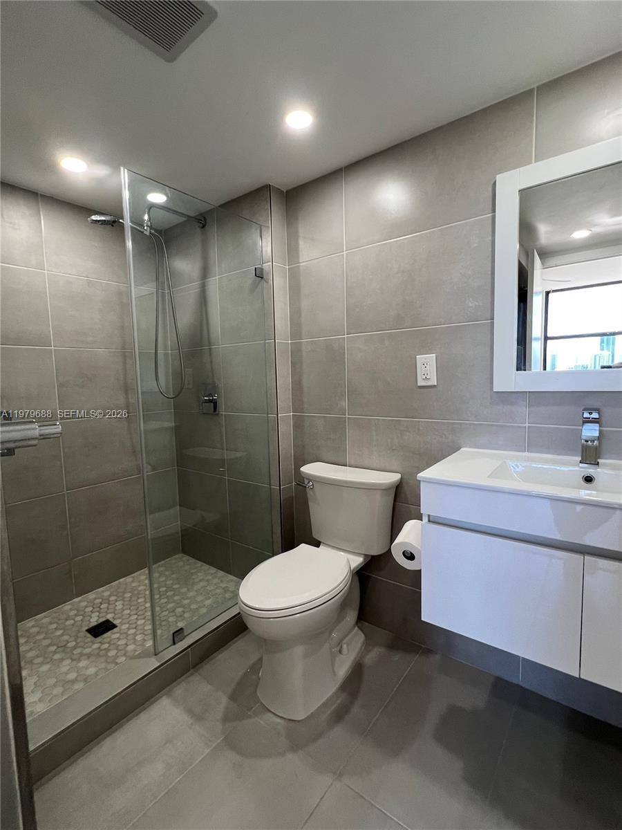 Condo for rent at 20301 W Country Club Dr #1024, Miami, FL 33180