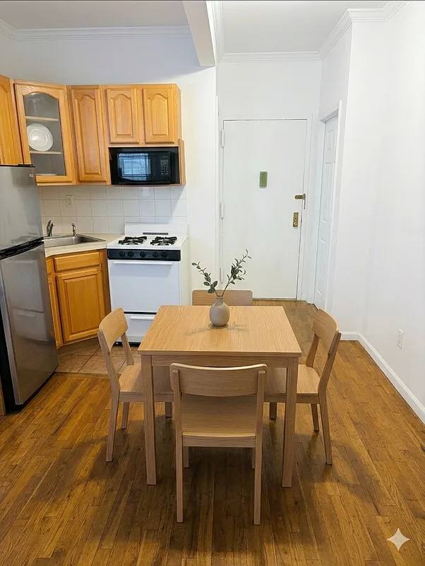 Apartment for rent at 186 Orchard St #2FN, New York, NY 10002