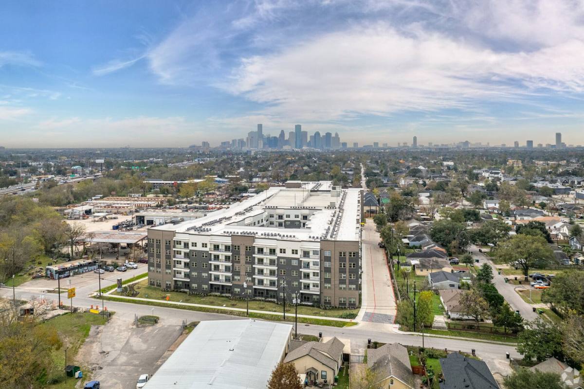 Apartment for rent at 1617 Enid St, Houston, TX 77009