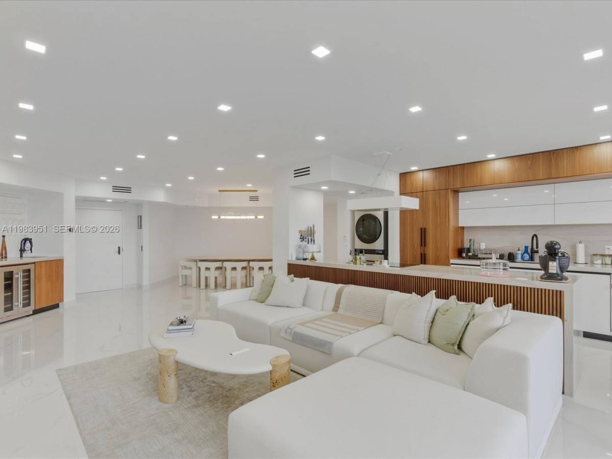 Apartment for rent at 3000 Island Blvd #1501, North Miami Beach, FL 33160