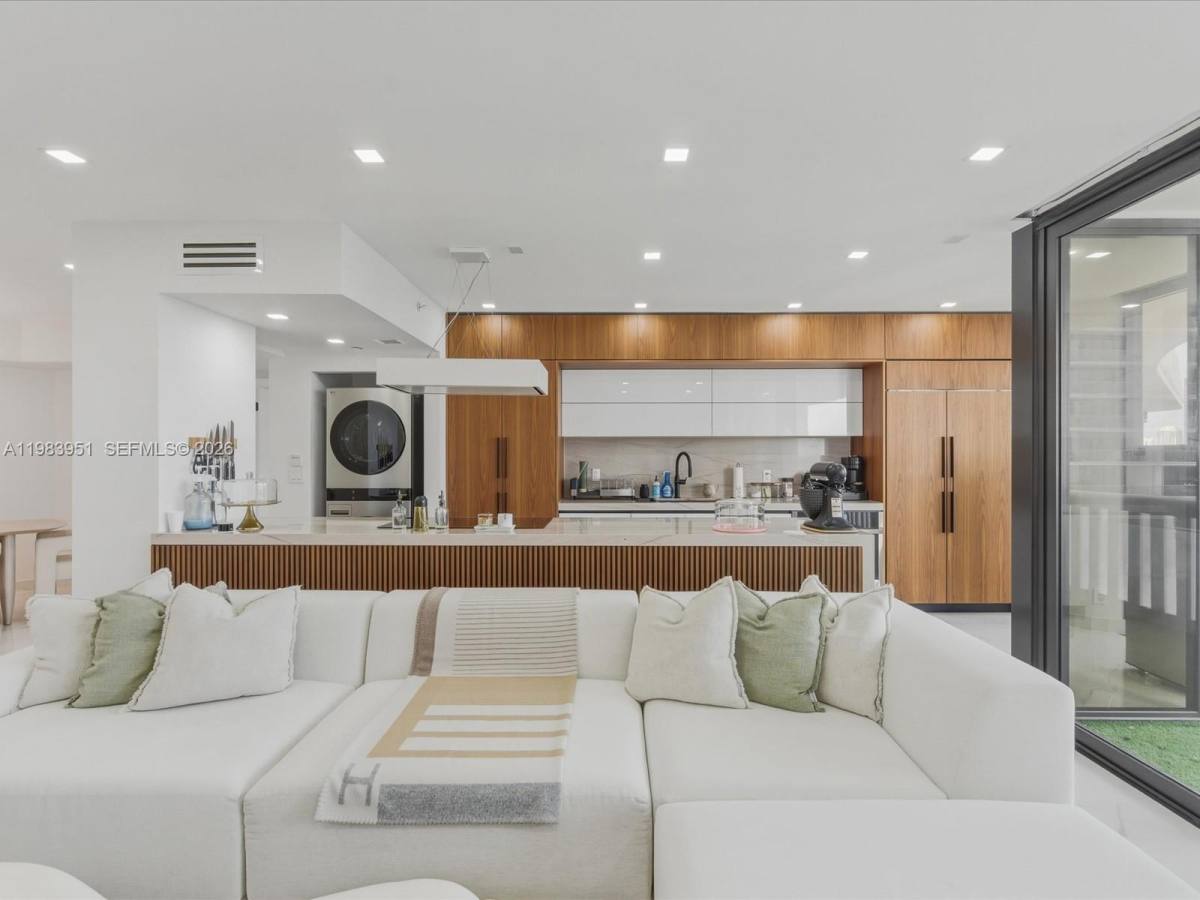 Apartment for rent at 3000 Island Blvd #1501, North Miami Beach, FL 33160