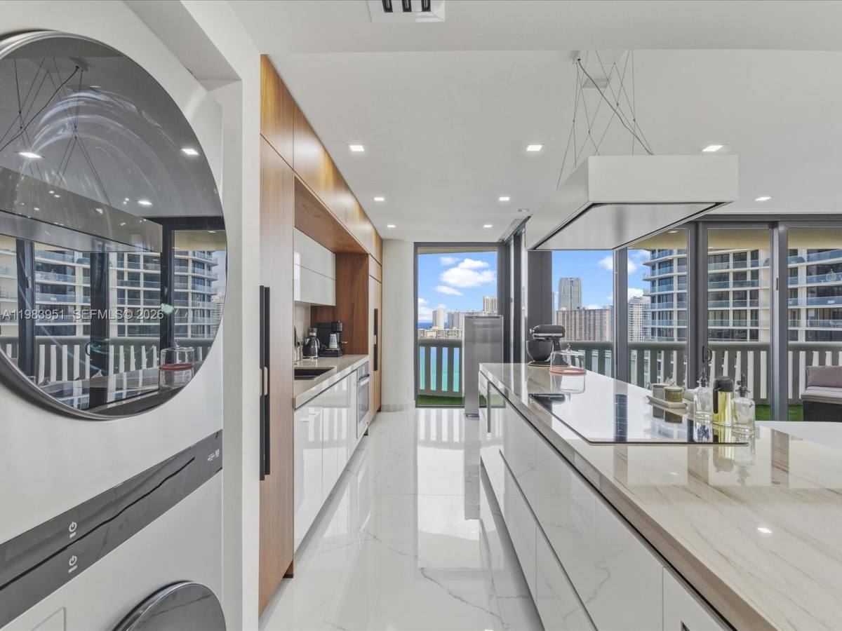 Apartment for rent at 3000 Island Blvd #1501, North Miami Beach, FL 33160