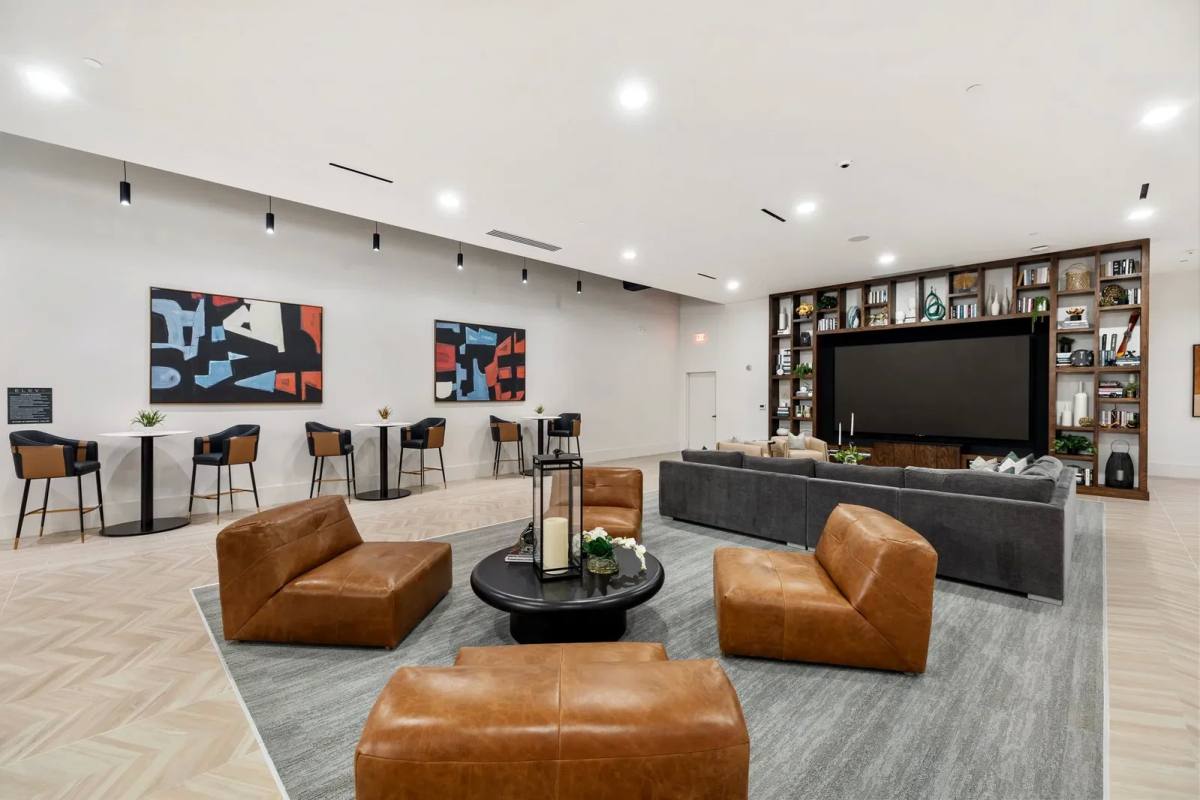 Apartment for rent at 1801 Smith St, Houston, TX 77002