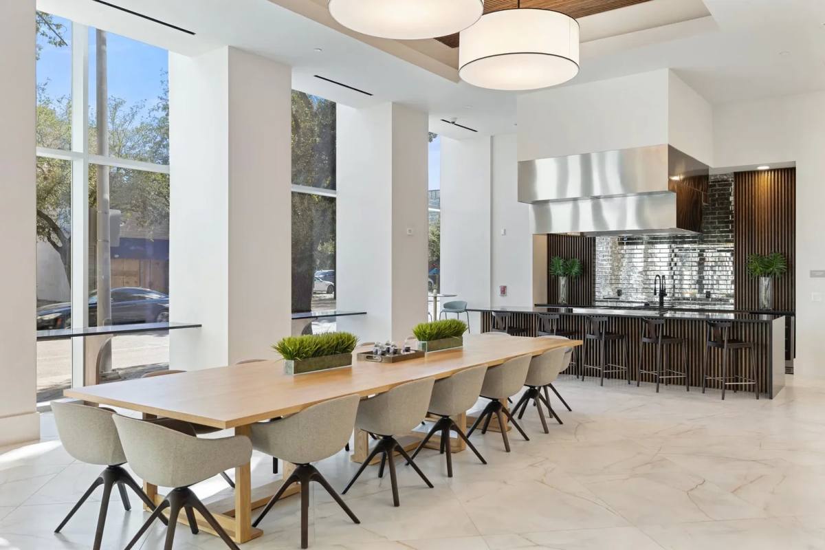 Apartment for rent at 1801 Smith St, Houston, TX 77002