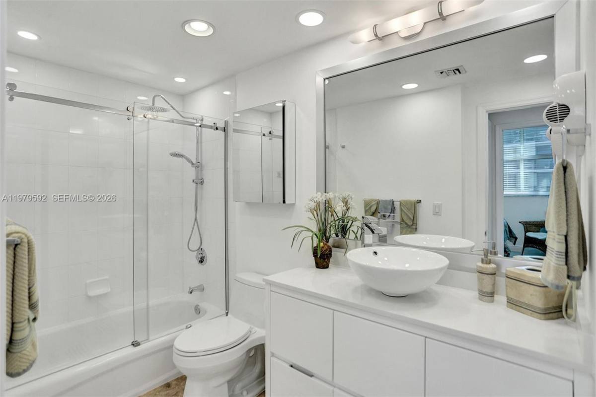 Apartment for rent at 1250 S Miami Ave #2702, Miami, FL 33130