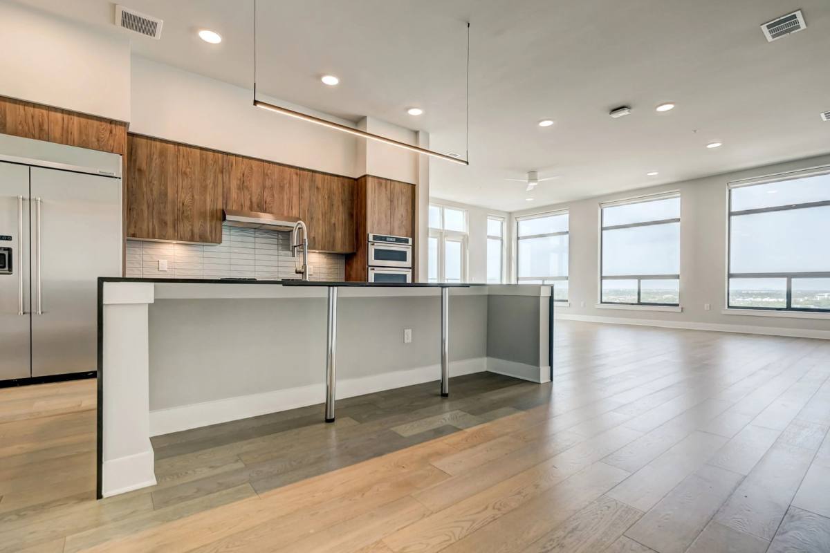 Apartment for rent at 510 W 20th St, Houston, TX 77008