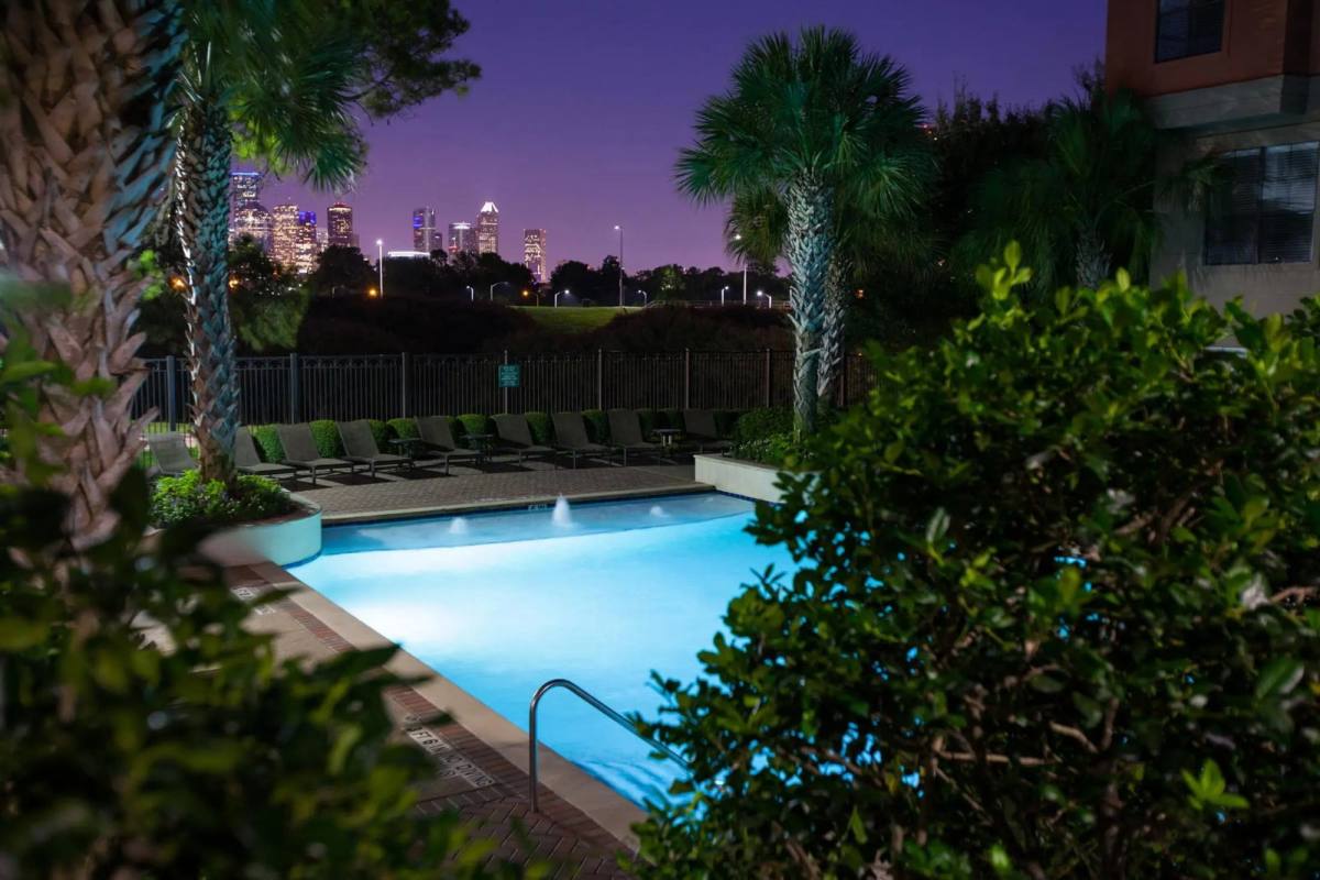 Apartment for rent at 320 Jackson Hill St, Houston, TX 77007