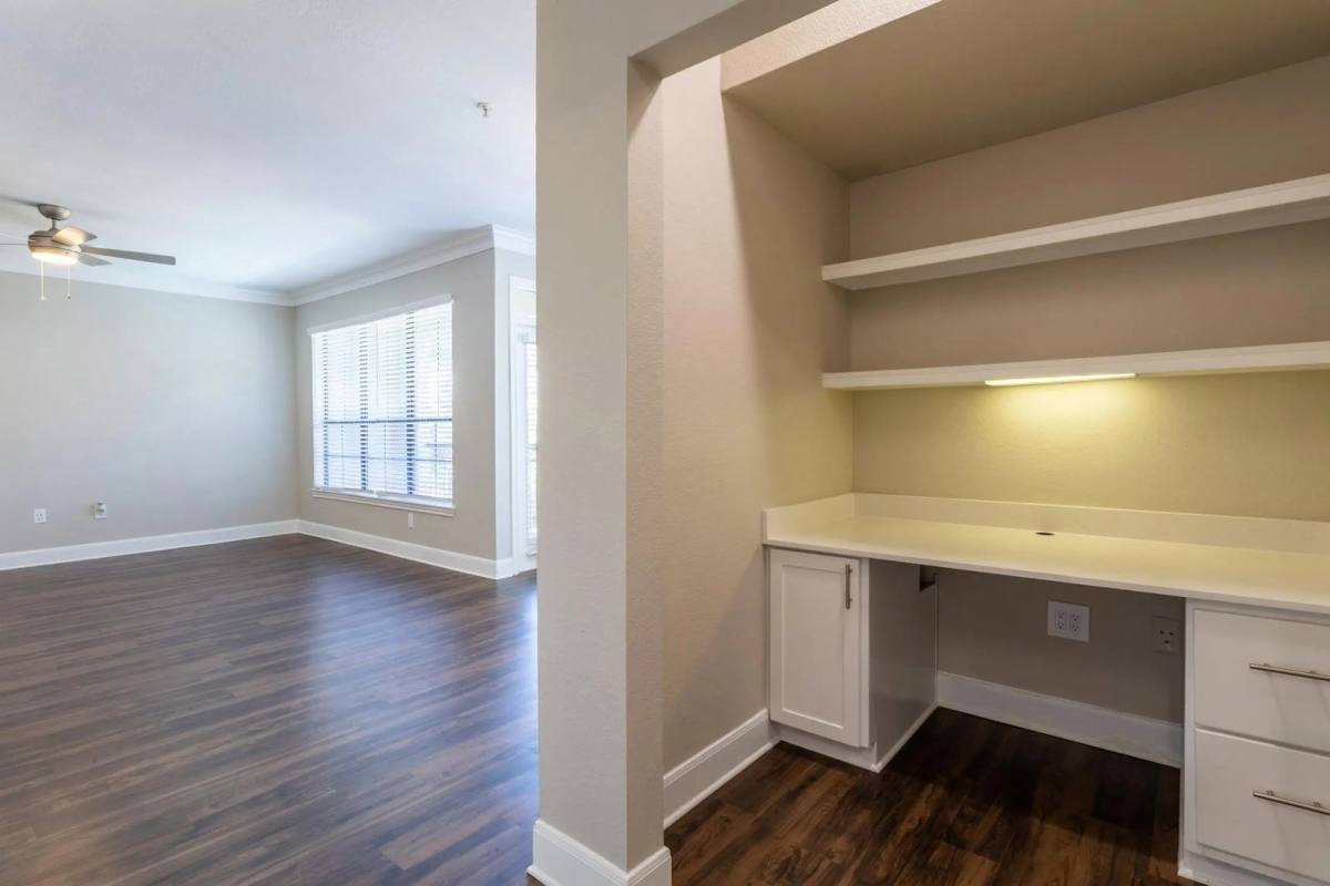 Apartment for rent at 320 Jackson Hill St, Houston, TX 77007