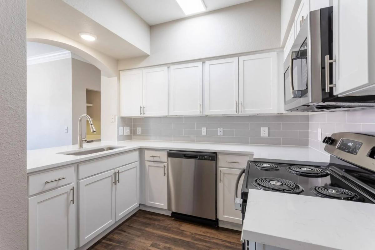 Apartment for rent at 320 Jackson Hill St, Houston, TX 77007