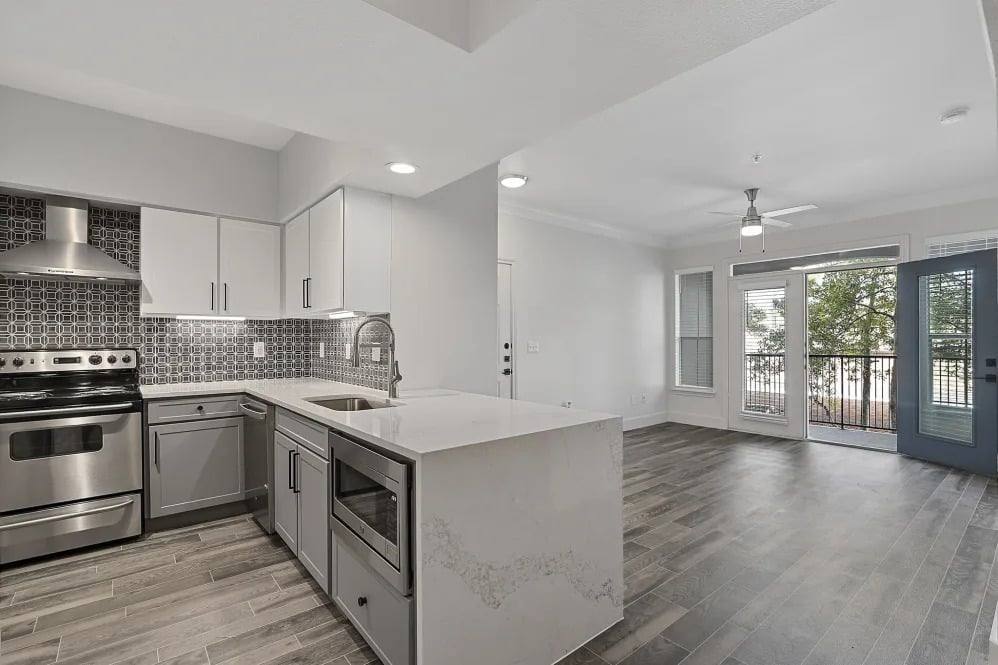 Apartment for rent at 7500 Kirby Dr, Houston, TX 77030
