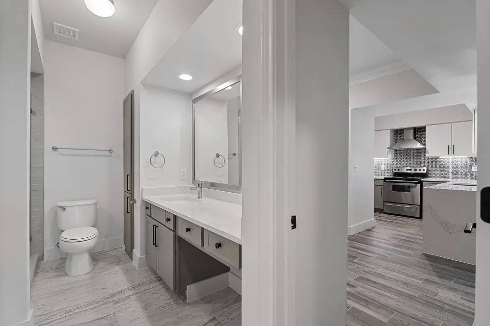 Apartment for rent at 7500 Kirby Dr, Houston, TX 77030