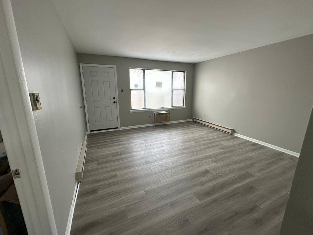 Apartment for rent at 8646 S Roberts Rd, Justice, IL 60458