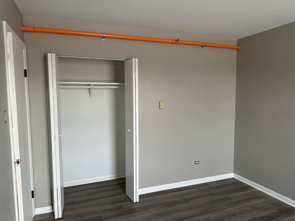 Apartment for rent at 8646 S Roberts Rd, Justice, IL 60458