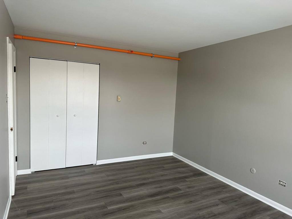 Apartment for rent at 8646 S Roberts Rd, Justice, IL 60458