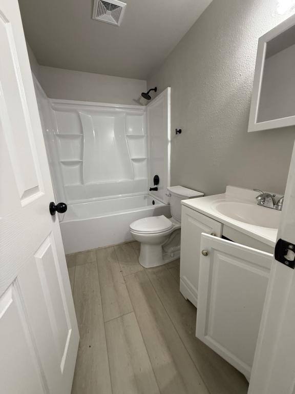 Townhouse for rent at 508 11th St NW, Puyallup, WA 98371