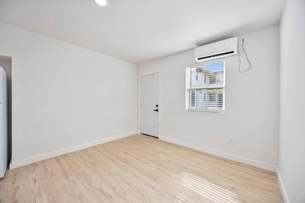 Apartment for rent at 6811 Del Rio St, Houston, TX 77021