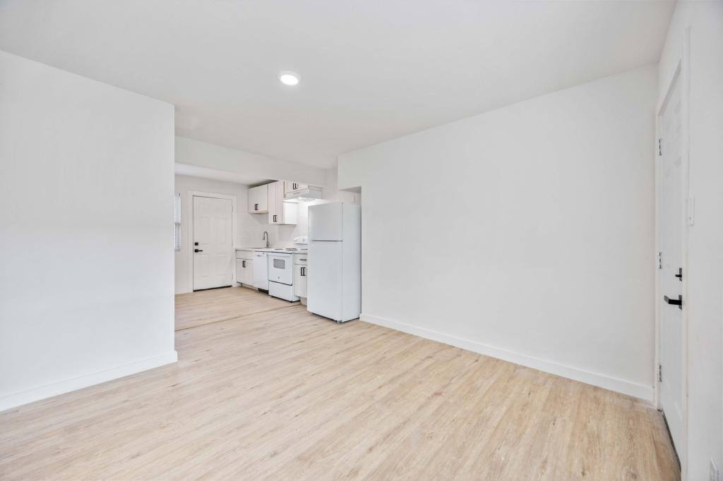 Apartment for rent at 6811 Del Rio St, Houston, TX 77021