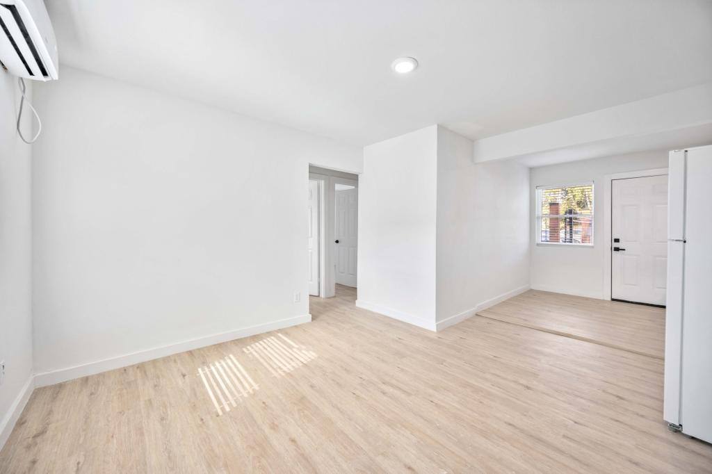 Apartment for rent at 6811 Del Rio St, Houston, TX 77021