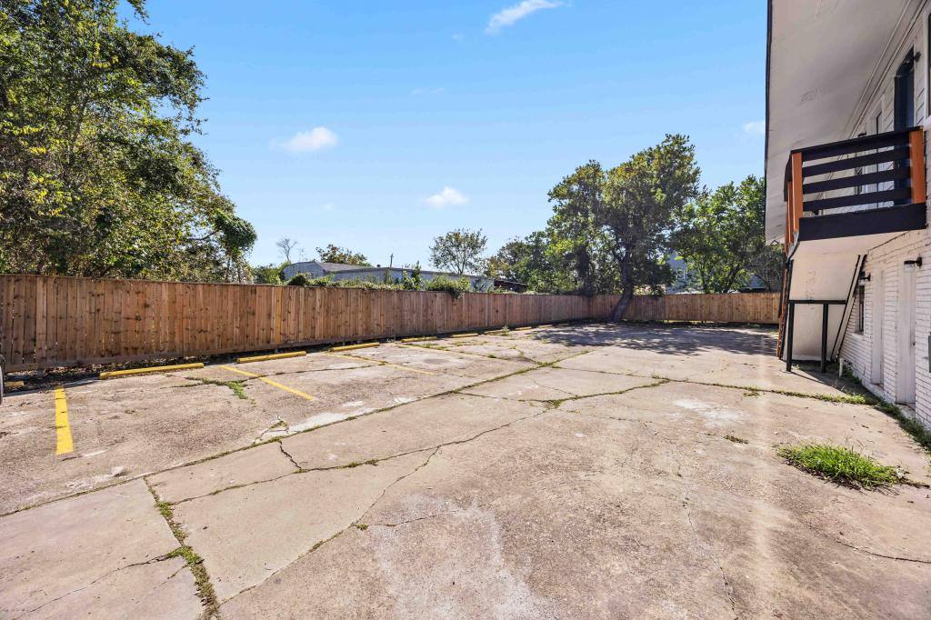 Apartment for rent at 6811 Del Rio St, Houston, TX 77021