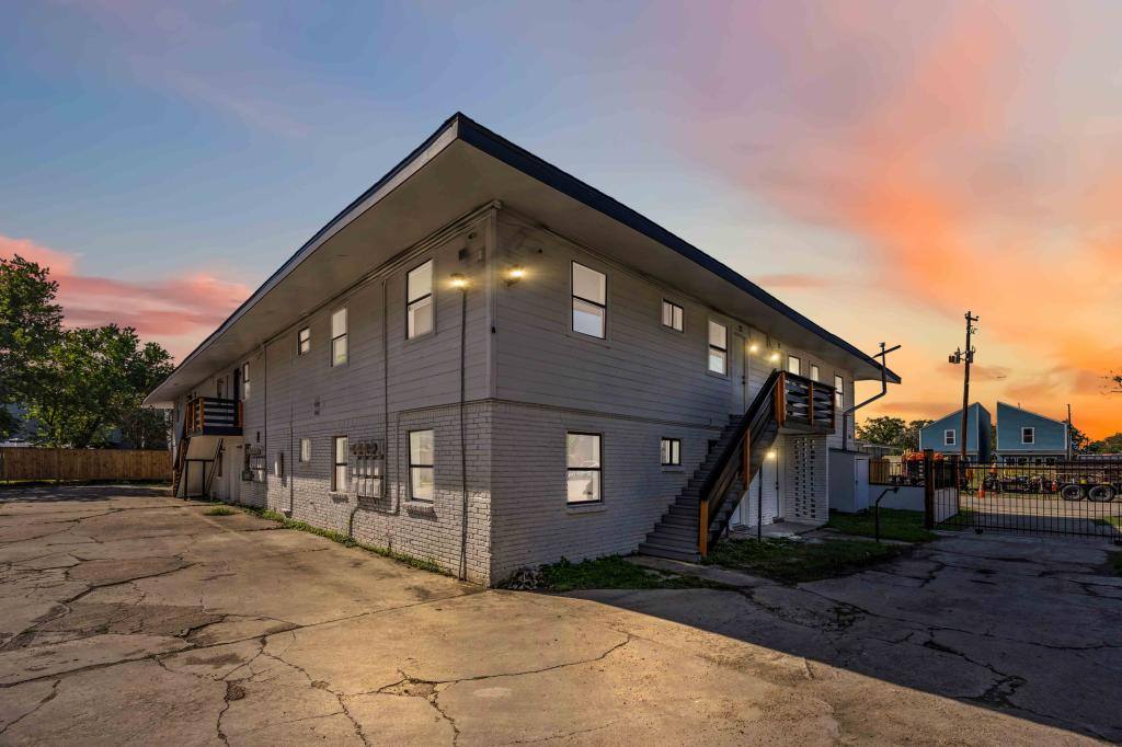 Apartment for rent at 6811 Del Rio St, Houston, TX 77021