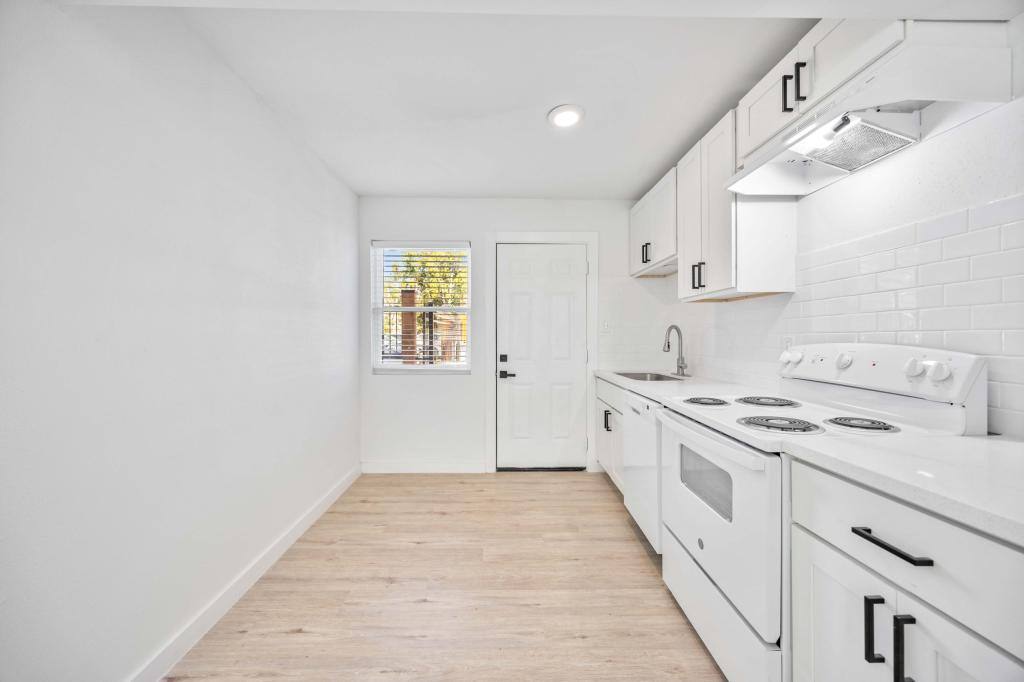 Apartment for rent at 6811 Del Rio St, Houston, TX 77021