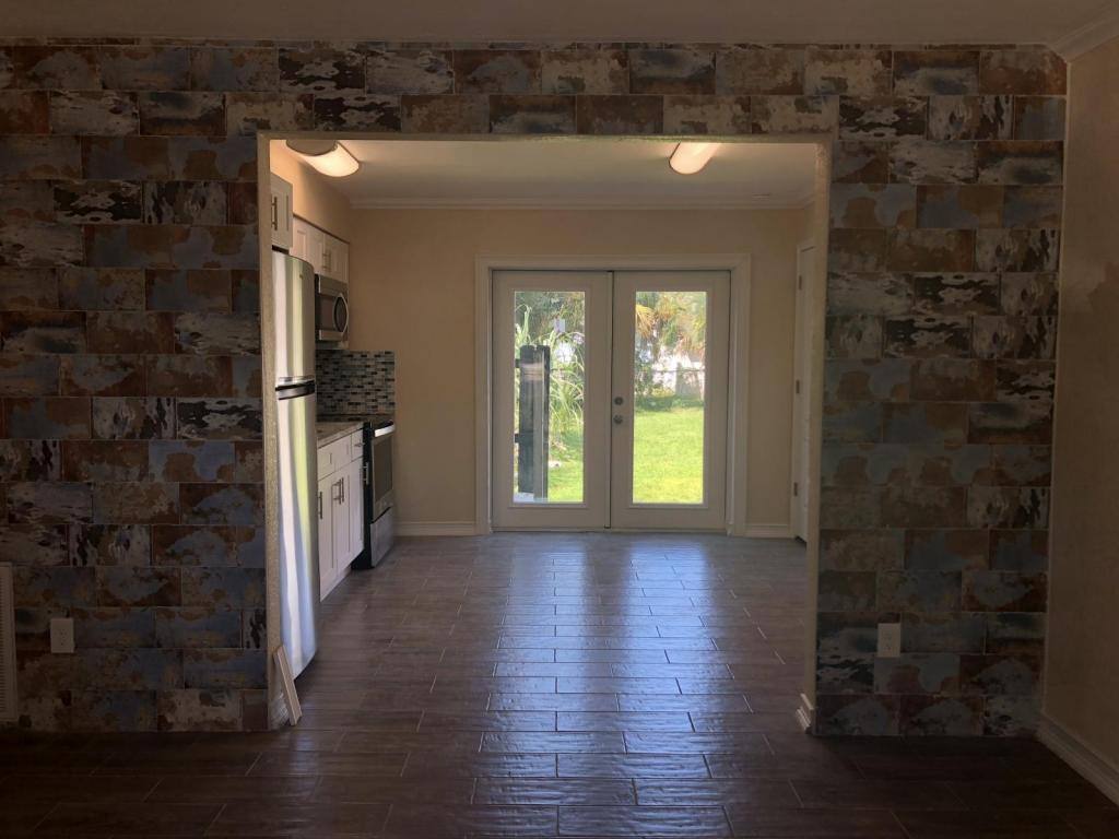 Apartment for rent at 1150 Polk St, Fort Myers, FL 33916