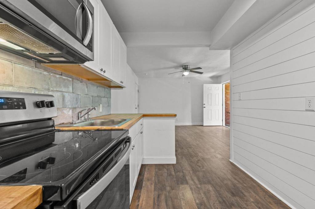 Apartment for rent at 2421 Bolton St, Norfolk, VA 23504