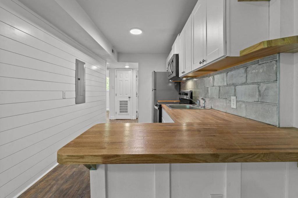 Apartment for rent at 2421 Bolton St, Norfolk, VA 23504
