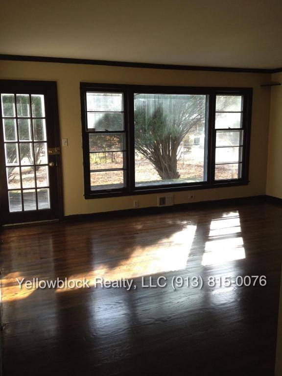 House for rent at 5717 W 75th St, Prairie Village, KS 66208