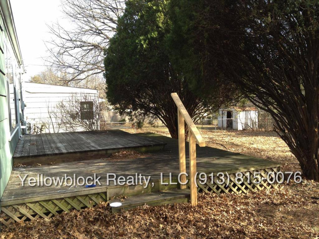 House for rent at 5717 W 75th St, Prairie Village, KS 66208