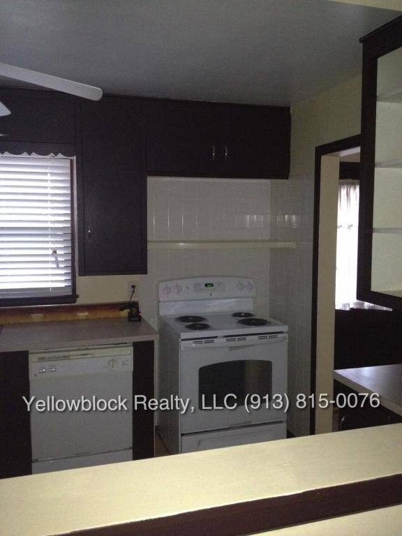 House for rent at 5717 W 75th St, Prairie Village, KS 66208