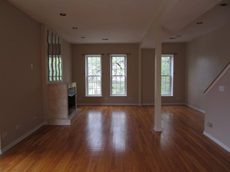 Condo for rent at 4321 S Ellis Ave #2, Chicago, IL 60653