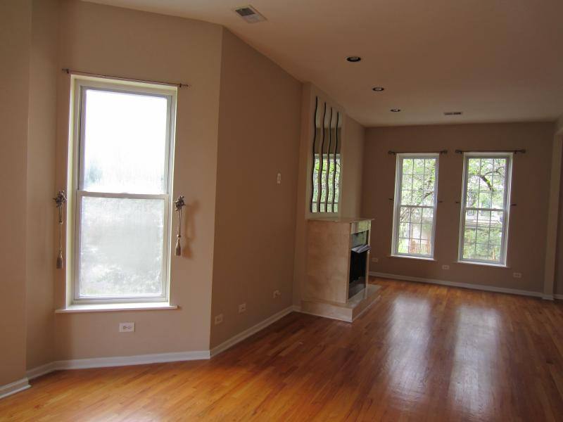 Condo for rent at 4321 S Ellis Ave #2, Chicago, IL 60653