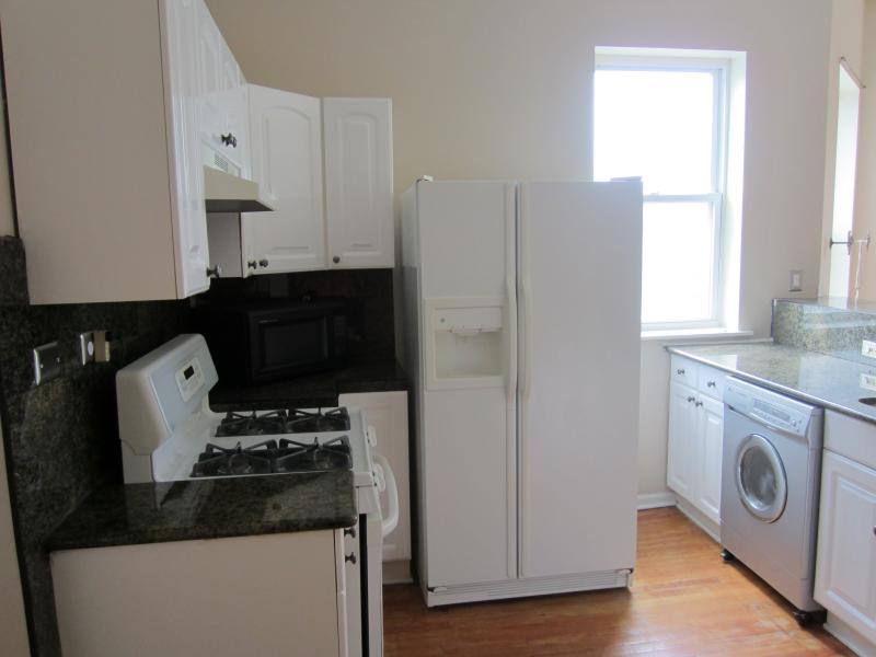 Condo for rent at 4321 S Ellis Ave #2, Chicago, IL 60653