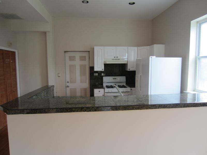 Condo for rent at 4321 S Ellis Ave #2, Chicago, IL 60653