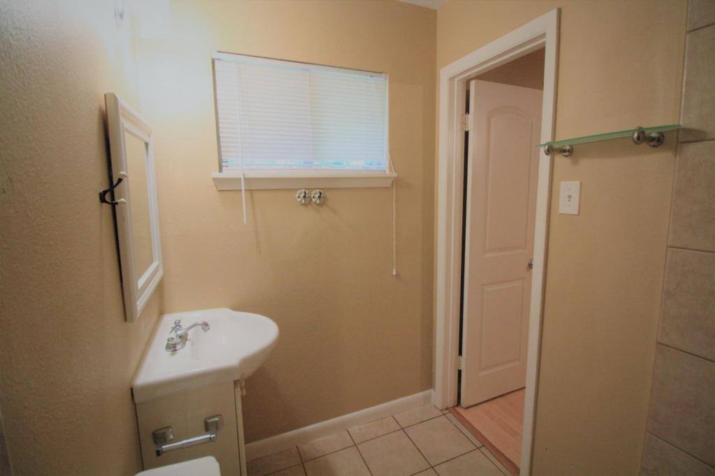 House for rent at 5830 Effingham Dr, Houston, TX 77035