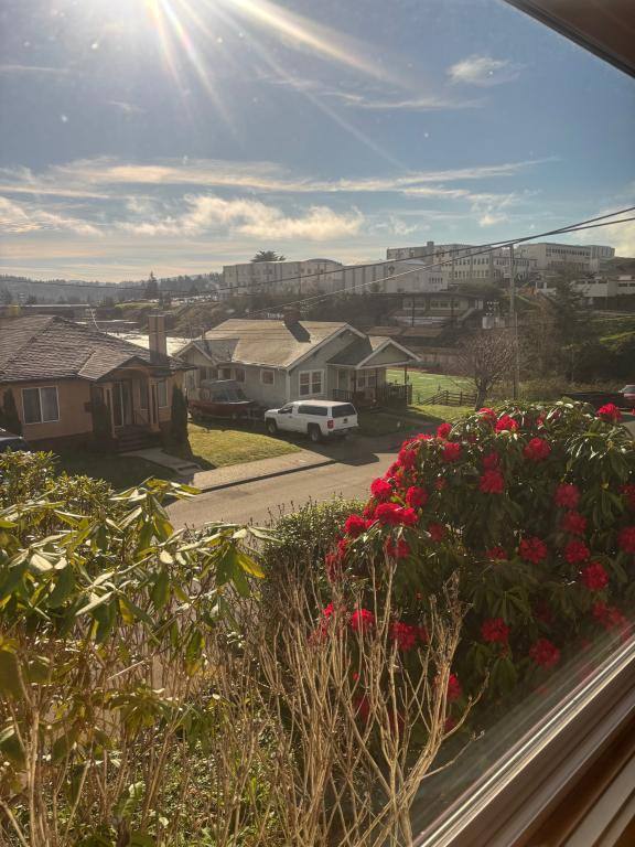 House for rent at 663 S 11th St, Coos Bay, OR 97420