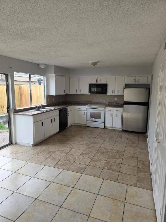 Townhouse for rent at 10343 Huntington Place Dr, Houston, TX 77099