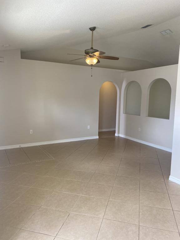 House for rent at 305 Chiquita Court, Kissimmee, FL 34758