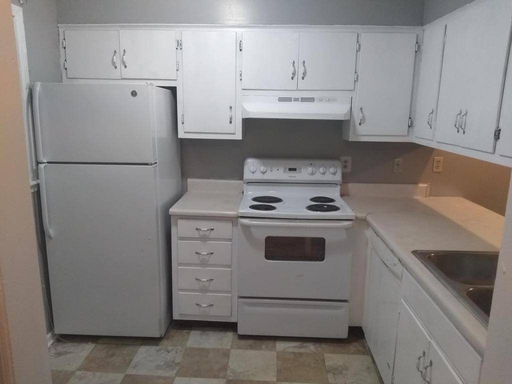 Townhouse for rent at 228 8th St, Decatur, AL 35601
