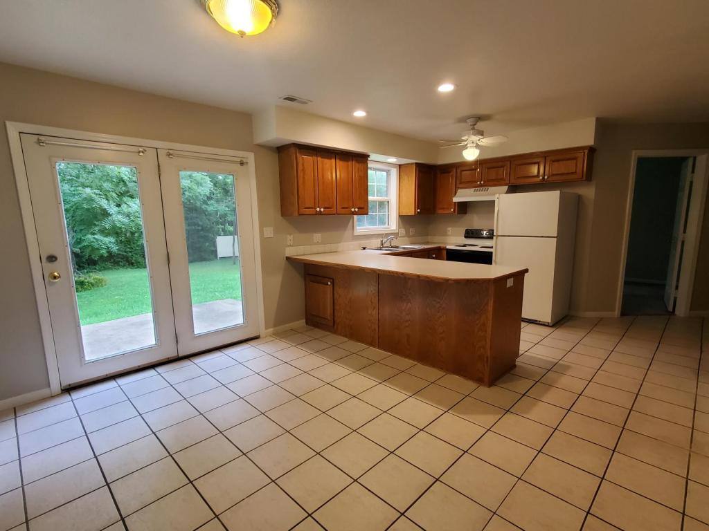 Townhouse for rent at 233 Elm St, Baldwin City, KS 66006
