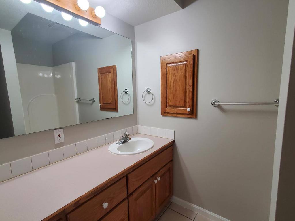 Townhouse for rent at 233 Elm St, Baldwin City, KS 66006