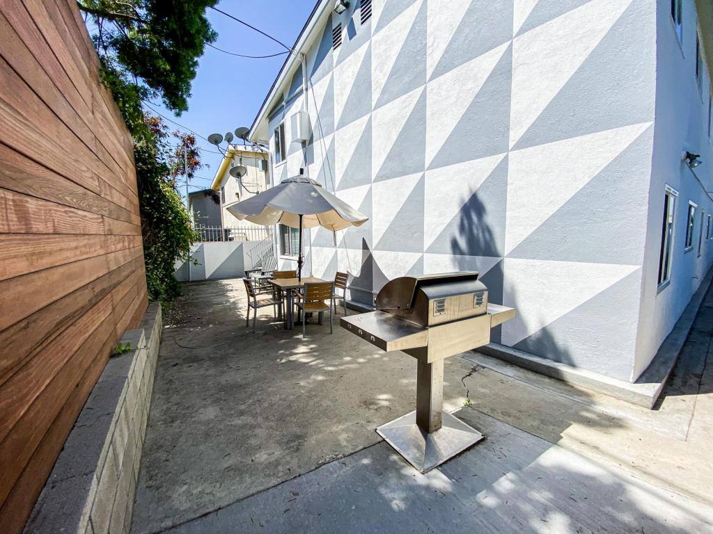 House for rent at 833 E Sunrise Blvd, Long Beach, CA 90806