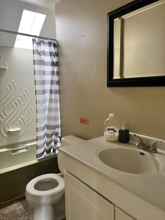 House for rent at 1124A Elmwood Ave, Oshkosh, WI 54901