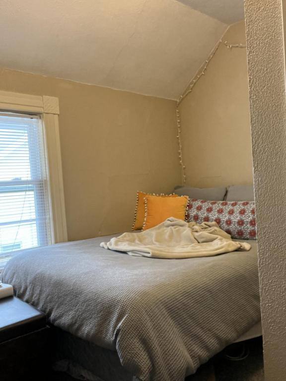 House for rent at 1124A Elmwood Ave, Oshkosh, WI 54901